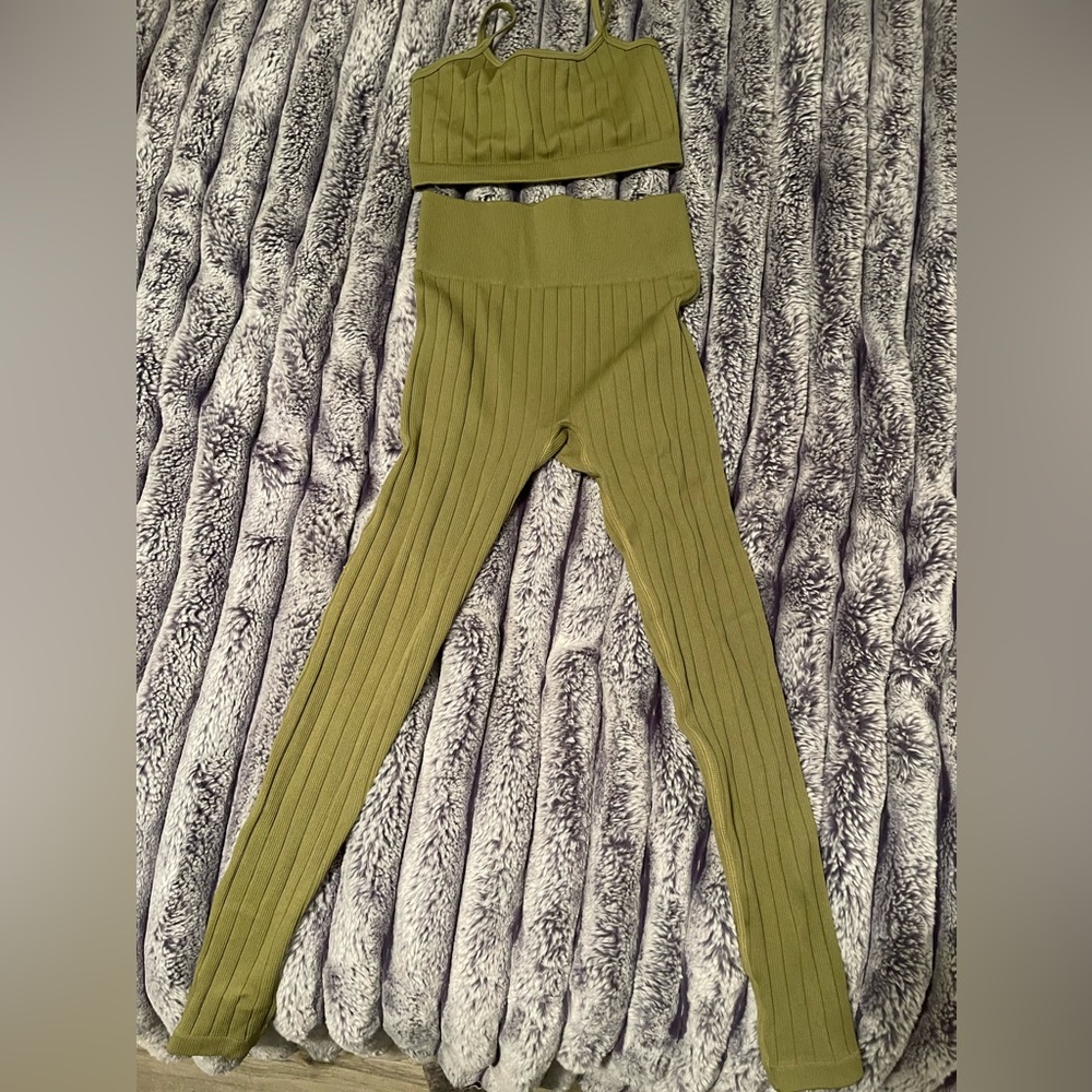 NWOT 2 PIECE PLT ACTIVE SET/ LOUNGE SET SIZE SMALL